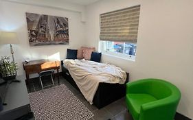 Modern Flat In Central Egham By Windsor Castle, Staines-Upon-Thames And Heathrow Airport