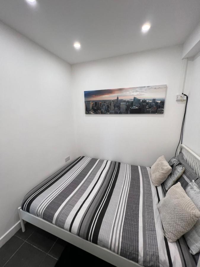 Modern Flat In Central Egham By Windsor Castle, Staines-Upon-Thames And Heathrow Airport Exterior photo