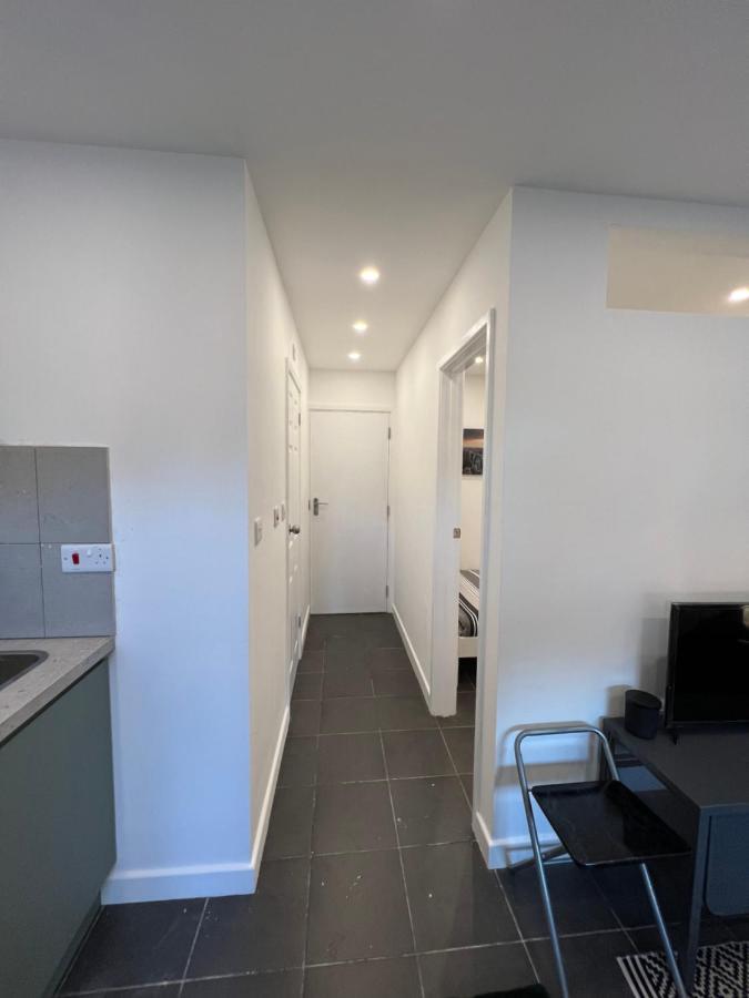 Modern Flat In Central Egham By Windsor Castle, Staines-Upon-Thames And Heathrow Airport Exterior photo