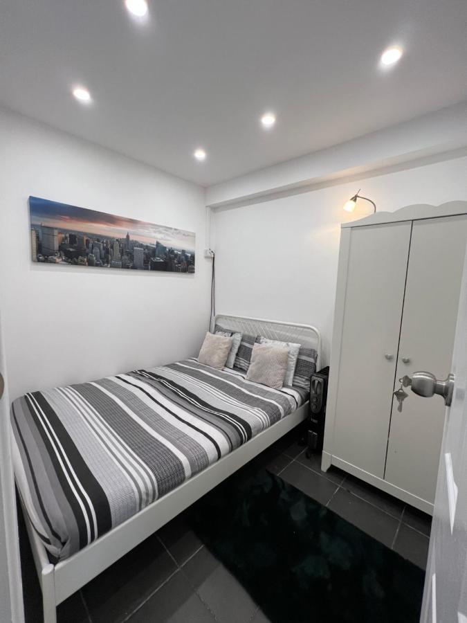 Modern Flat In Central Egham By Windsor Castle, Staines-Upon-Thames And Heathrow Airport Exterior photo